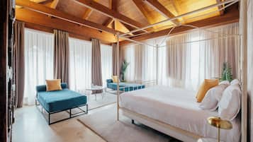 Junior Room | Down comforters, in-room safe, desk, free WiFi