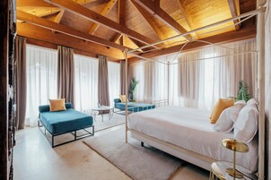 Quarto júnior | Edredons de pluma, cofres nos quartos, escrivaninha, Wi-Fi de cortesia