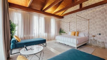 Habitación junior | Edredones de plumas, caja fuerte, escritorio y wifi gratis