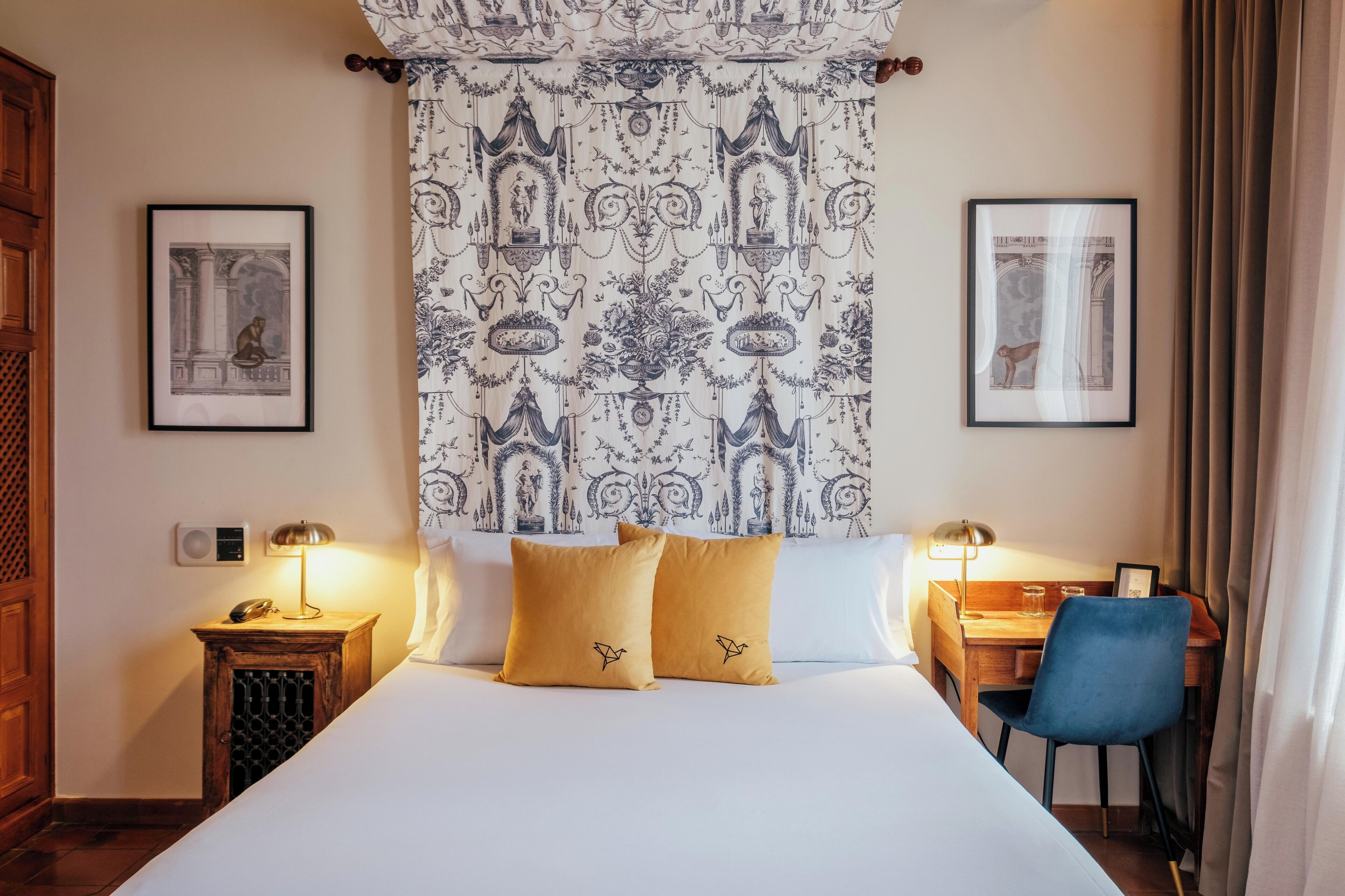 Habitación estándar | Edredones de plumas, caja fuerte, escritorio y wifi gratis