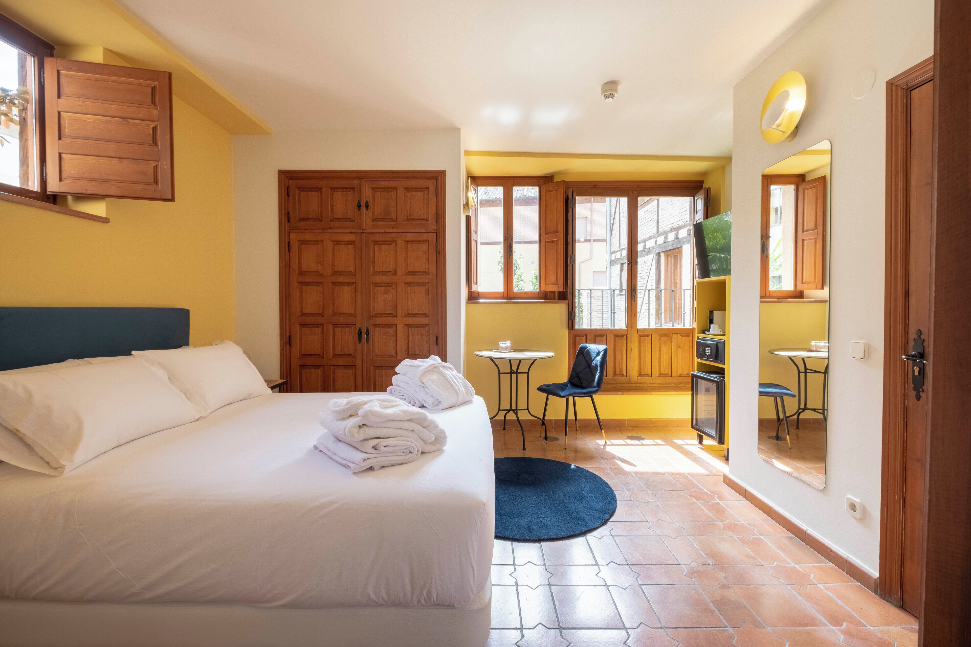 Down duvets, in-room safe, desk, free WiFi