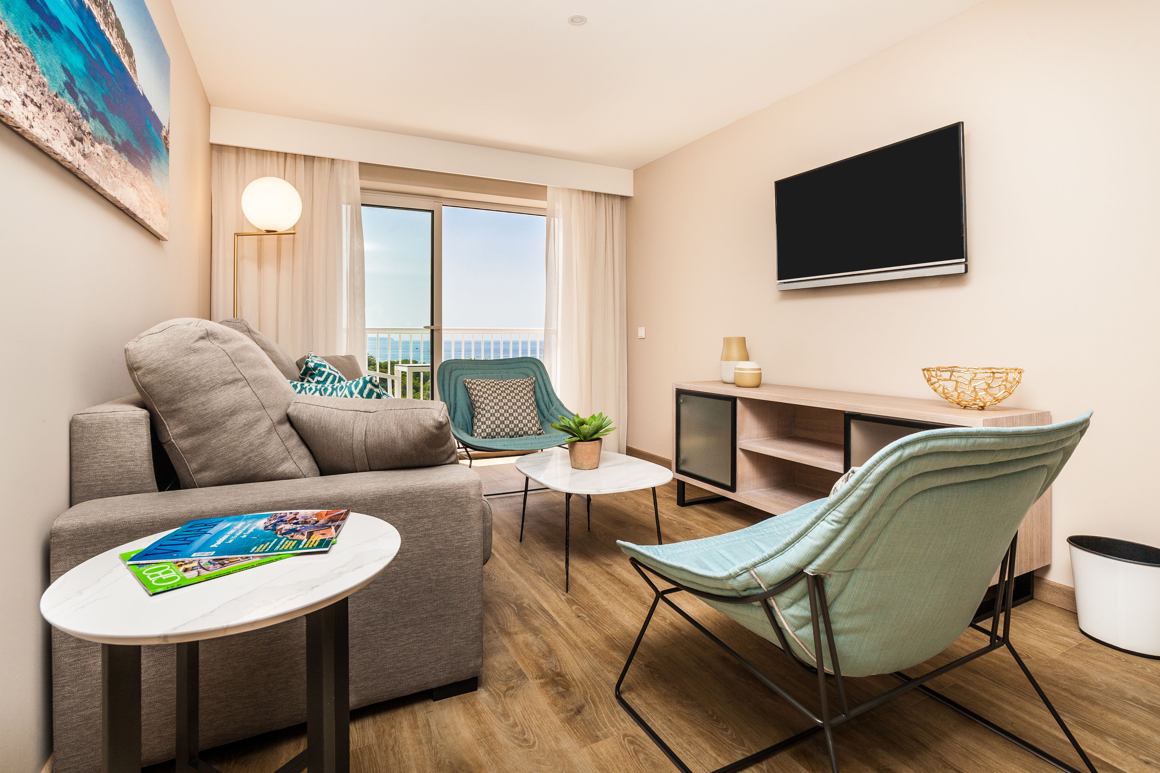 minibar, in-room safe, desk, blackout curtains