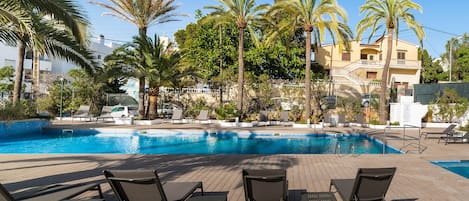 Seasonal outdoor pool