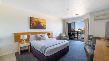 Room, 1 King Bed, Non Smoking (Efficiency)