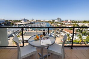Room, 1 Queen Bed, Non Smoking (Efficiency) - MainStay Suites Townsville (South Townsville)