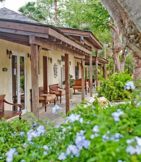 Villa Montana Beach Resort - Image 53