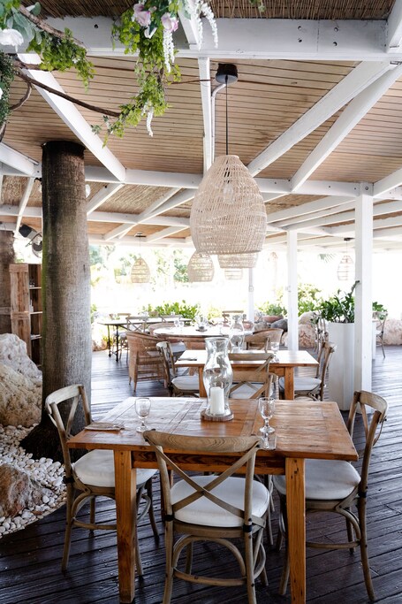Villa Montana Beach Resort - Image 71