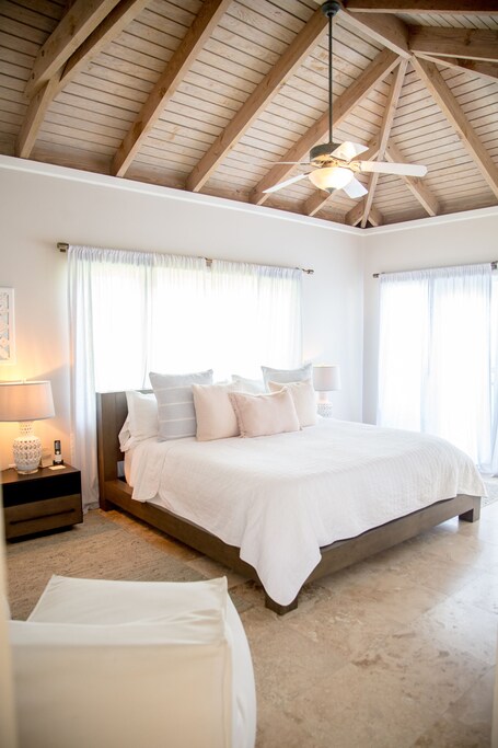Villa Montana Beach Resort - Image 3