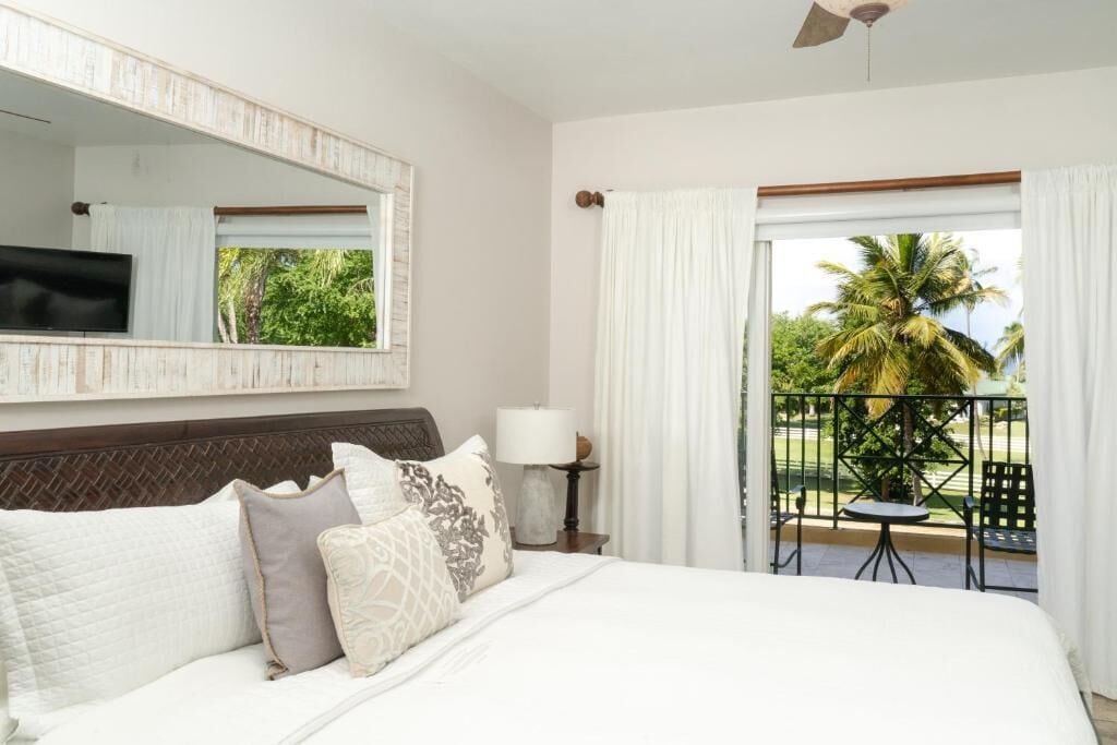 Deluxe Room, 1 Queen Bed, Garden View