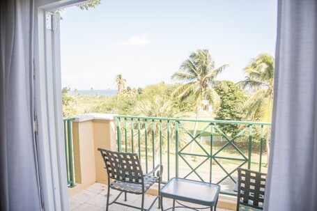 Villa Montana Beach Resort - Image 41