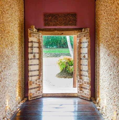 Villa Montana Beach Resort - Image 40