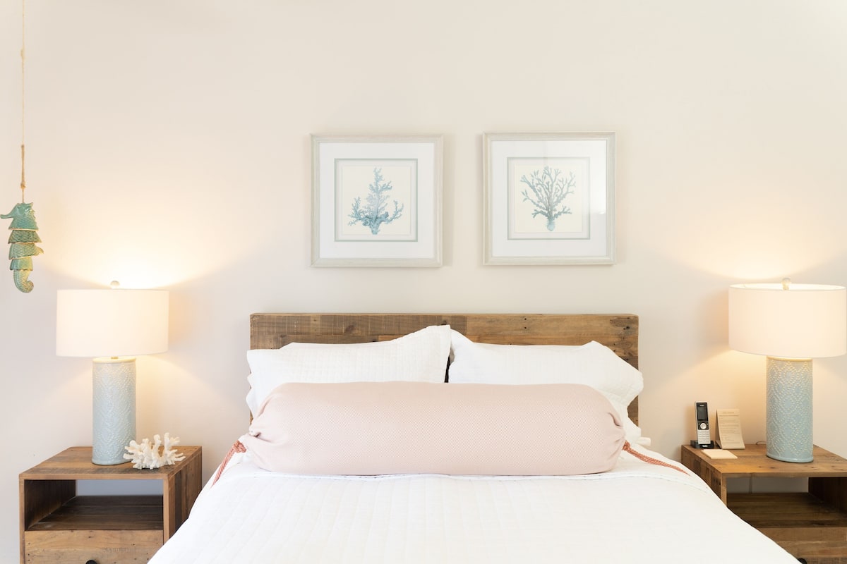 Premium bedding, in-room safe, blackout curtains