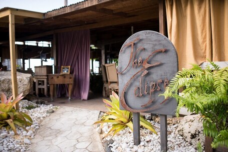 Villa Montana Beach Resort - Image 85