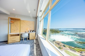Yhden hengen huone (Canadian Fallsview Room) | Työpöytä, kannettavalle tietokoneelle sopiva työtila, ilmainen Wi-Fi