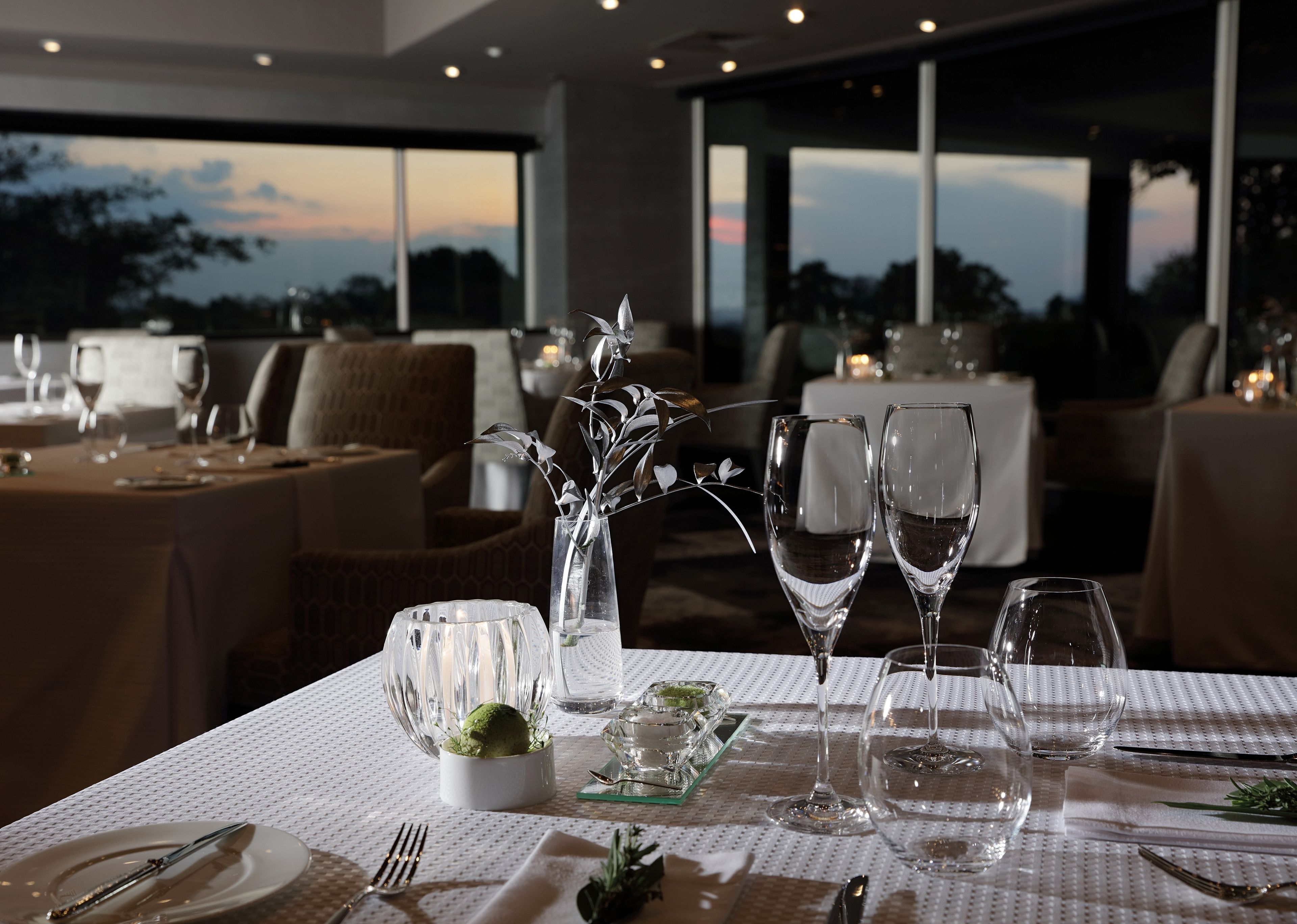 2 restaurants, breakfast, lunch, dinner served; international cuisine