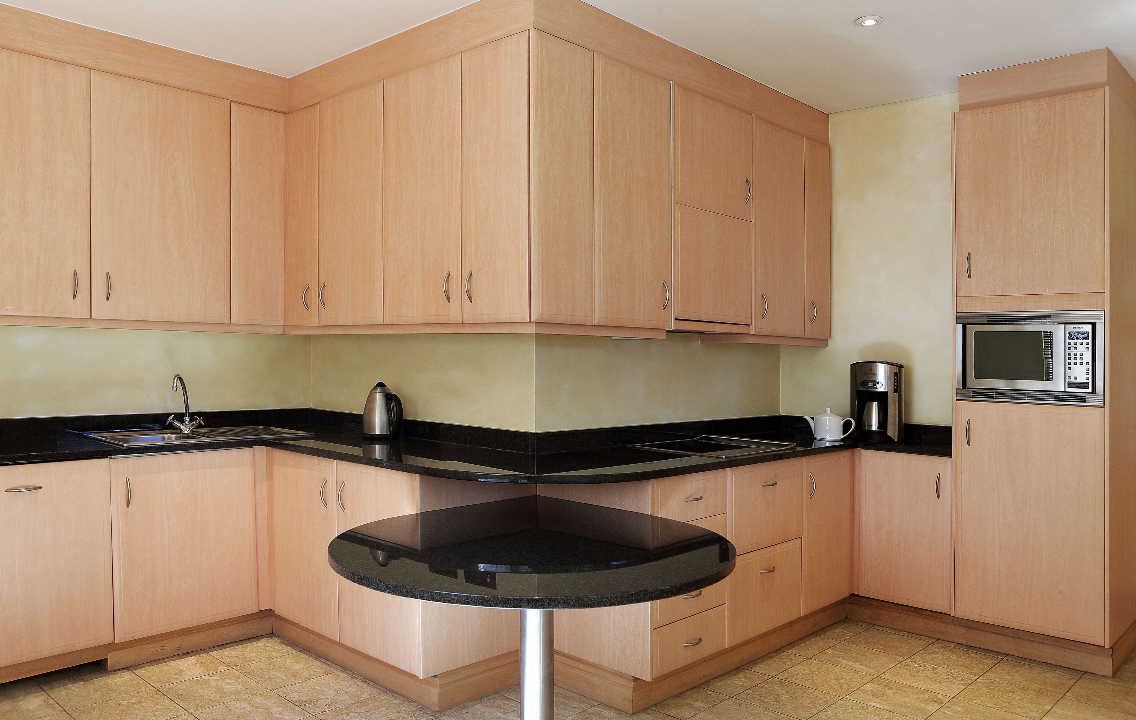 suite (nelson mandela platinum suite) | private kitchen | dining tables