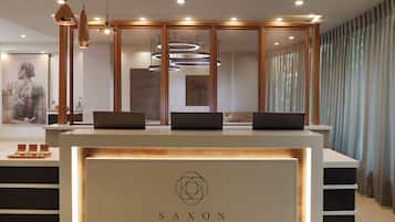 Couples treatment rooms, sauna, hot tub, steam room, Turkish bath