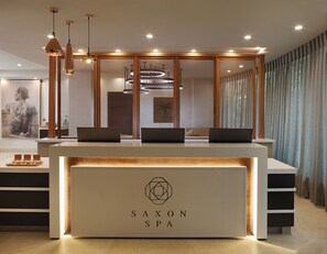 Behandelingskamers voor koppels, een sauna, een bubbelbad, een stoombad