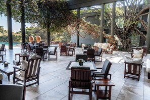 2 restaurants; ze serveren er ontbijt, lunch, diner en brunch 