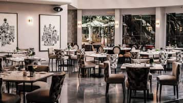 2 restaurants; breakfast, lunch, dinner, and brunch served