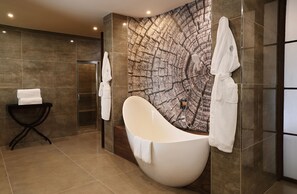 Baignoire et douche séparées, baignoire relaxante profonde