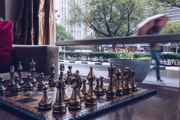 Breakfast, lunch, dinner served; international cuisine, alfresco dining