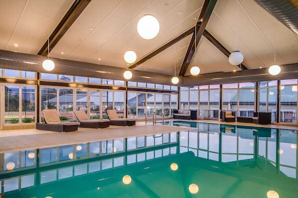 Indoor pool, sun loungers