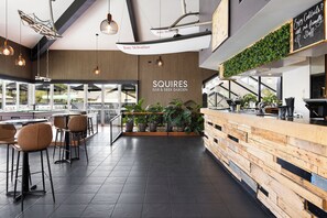 2 間餐廳；供應早餐