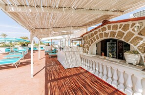 Snack bar