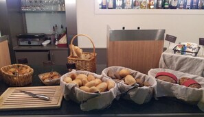 Daily buffet breakfast (EUR 17.5 per person)