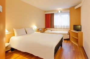 Habitación estándar, 1 cama matrimonial | Televisión
