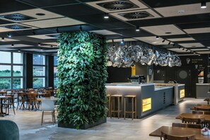 Daily buffet breakfast (CZK 280 per person)
