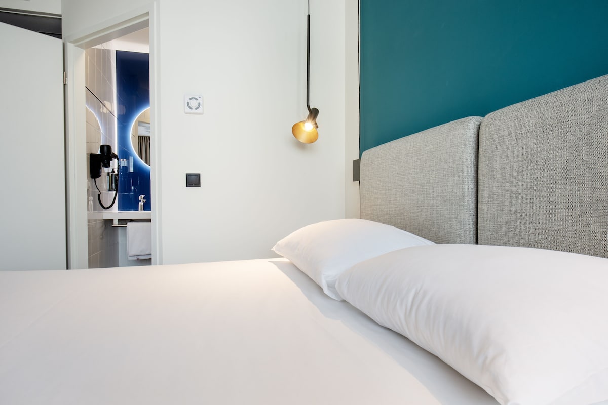 In-room safe, desk, soundproofing, iron/ironing board