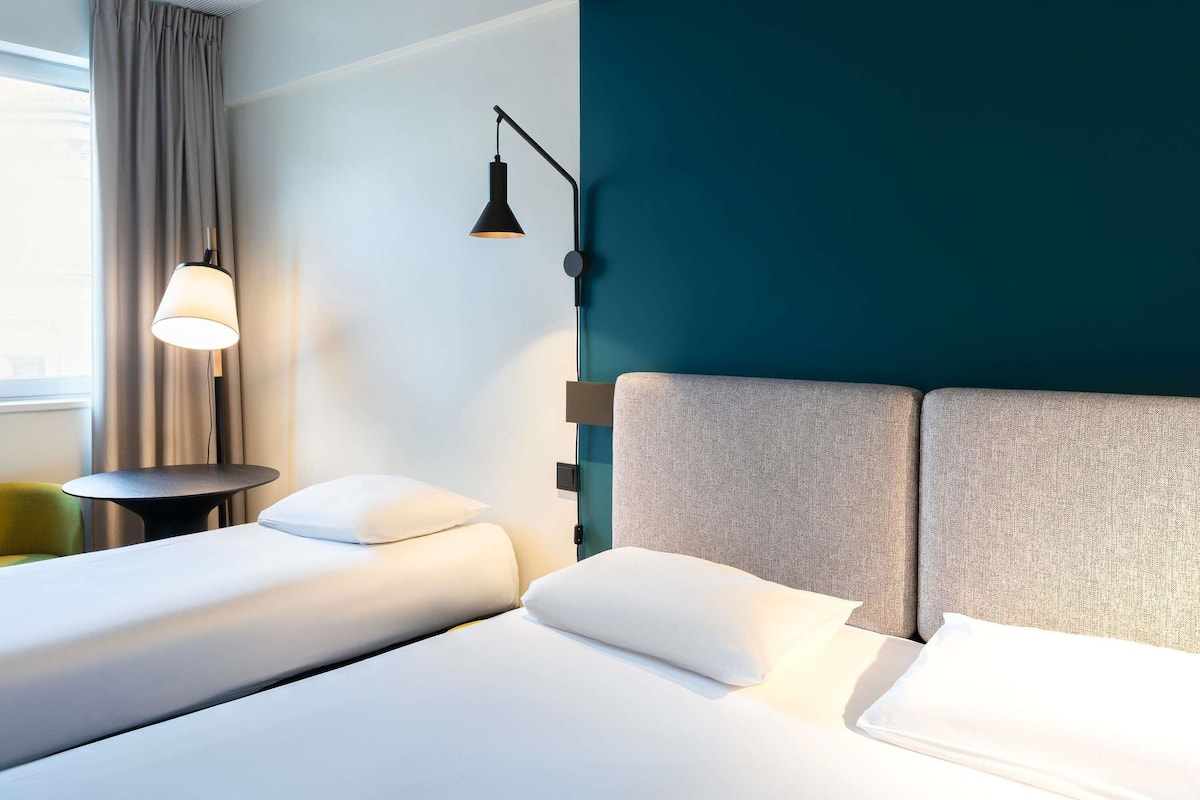 In-room safe, desk, soundproofing, iron/ironing board