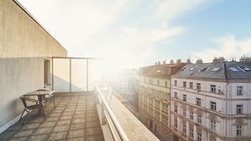 Executive Room, 1 Queen Bed, Balcony | Terrace/patio