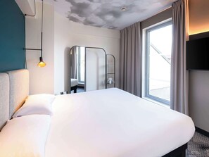 Zimmersafe, Schreibtisch, schallisolierte Zimmer, Bügeleisen/Bügelbrett