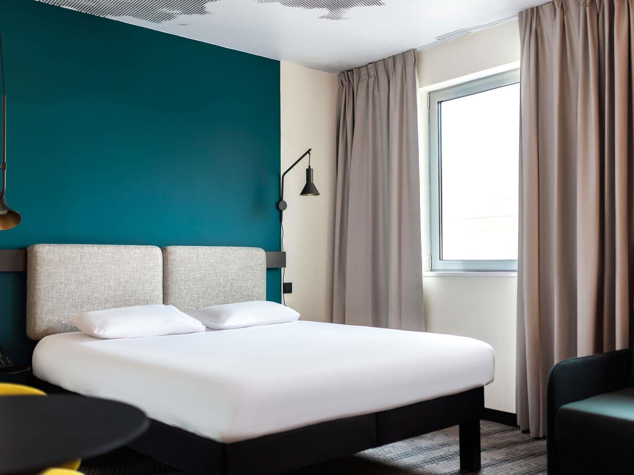 Executive Room, 1 Double Bed with Sofa bed | In-room safe, desk, soundproofing, iron/ironing board