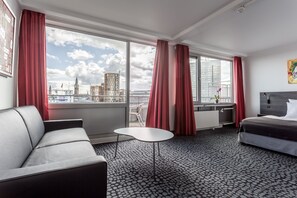 Classic Queen Room Four | 1 bedroom, desk, bed sheets