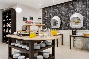 Desayuno buffet diario (EUR 7.50 por persona)