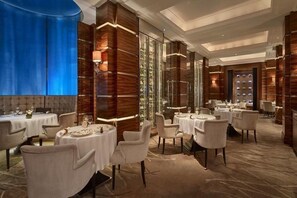 Lunch and dinner served - The St. Regis London (London)