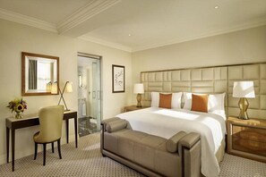 Premium bedding, minibar, in-room safe, desk - The St. Regis London (London)
