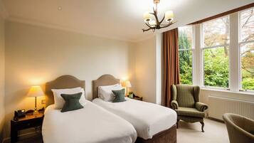 Luxury Twin Room | Meja, seterika/papan seterika, Wi-fi percuma, cadar katil