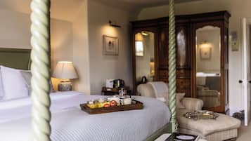Luxury Double Room | Desk, iron/ironing board, free WiFi, bed sheets