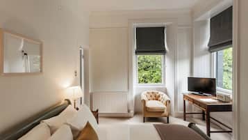 Snug Room, Double | Desk, iron/ironing board, free WiFi, bed sheets