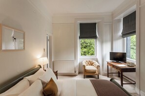 Snug Room, Double | Desk, iron/ironing board, free WiFi, bed sheets