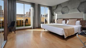 Minibar, in-room safe, desk, laptop workspace