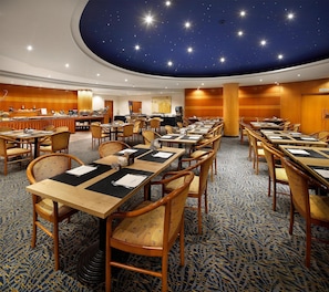 Daily buffet breakfast (EUR 15.40 per person)