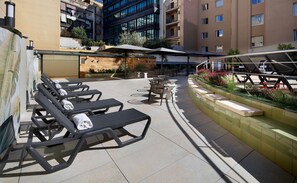 Café da manhã, almoço e jantar; culinária mediterrânea 