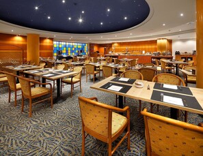 Café da manhã, almoço e jantar; culinária mediterrânea 