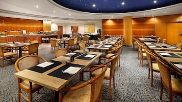 每日供应自助式早餐(每人 EUR 15.40)